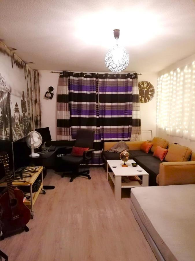 Trendy Cool And Cozy Big In A Area 12 Min Near From The Center Alloggio in famiglia Berlino